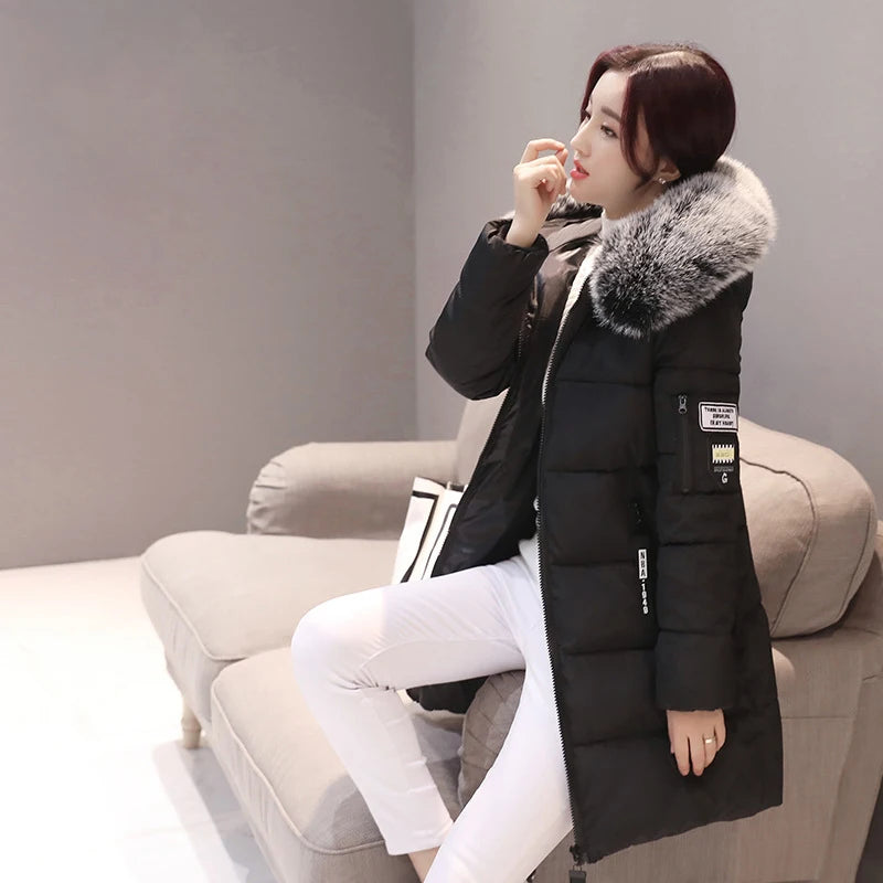 Parka da donna con cappuccio in pelliccia calda invernale Moda comode tasche con cerniera Design Giacca lunga Cappotti femminili sottili ed spessi eleganti