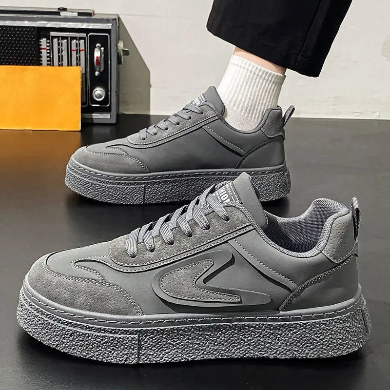 Scarpe da ginnastica in pelle moda Scarpe vulcanizzate piatte e traspiranti da uomo Scarpe con plateau resistenti all'usura per il tempo libero all'aperto Zapatillas Hombre