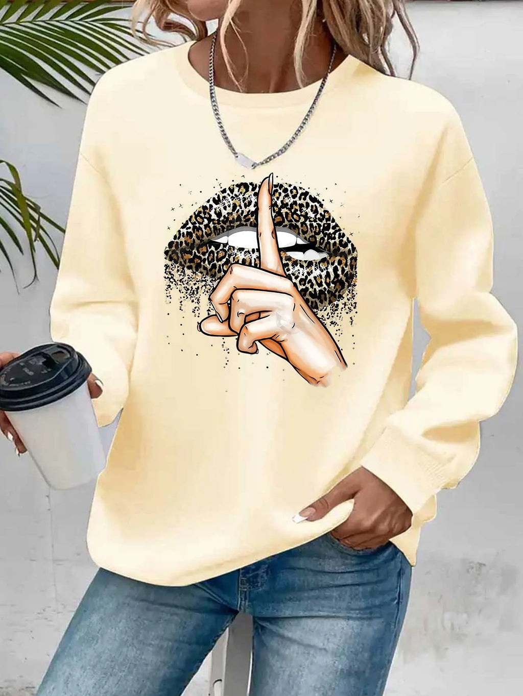 Pullover con cappuccio girocollo a maniche lunghe in velluto stampato con motivo a lettere comode e casual autunnali e invernali da donna