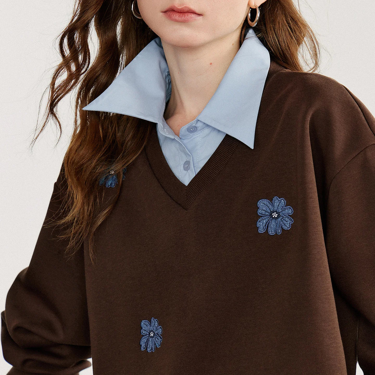 TOYOUTH Felpa da donna 2025 Autunno Nuovo Denim Fiore Ricamo Falso in due pezzi Splicing Colletto rovesciato Pullover casual in cotone