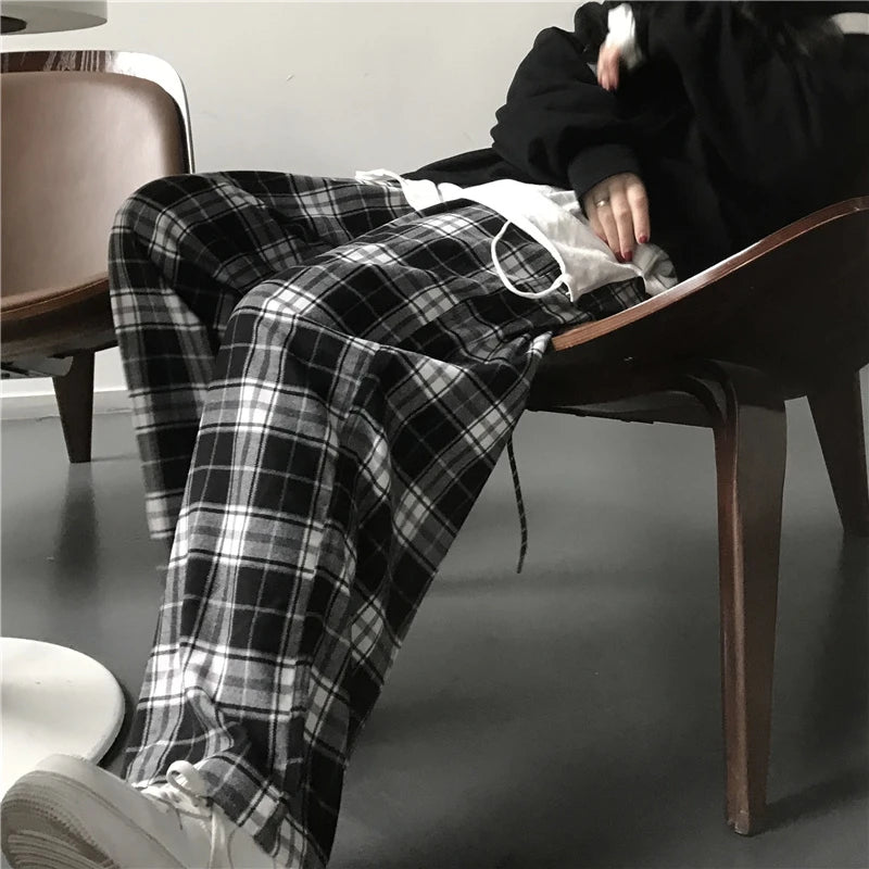Pantaloni sportivi da donna oversize Pantaloni casual scozzesi neri alla moda Tasche in vita elastiche larghe Pantaloni larghi hip-hop unisex per studenti