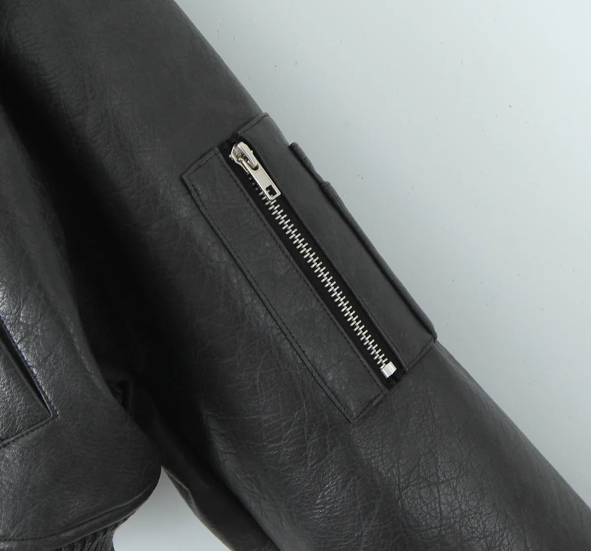 Giacca in Pelle PU Y2K COOL da Donna con Collo a V, Maniche Lunghe, Cerniera, Imbottita, Corta e Larga, Grigia