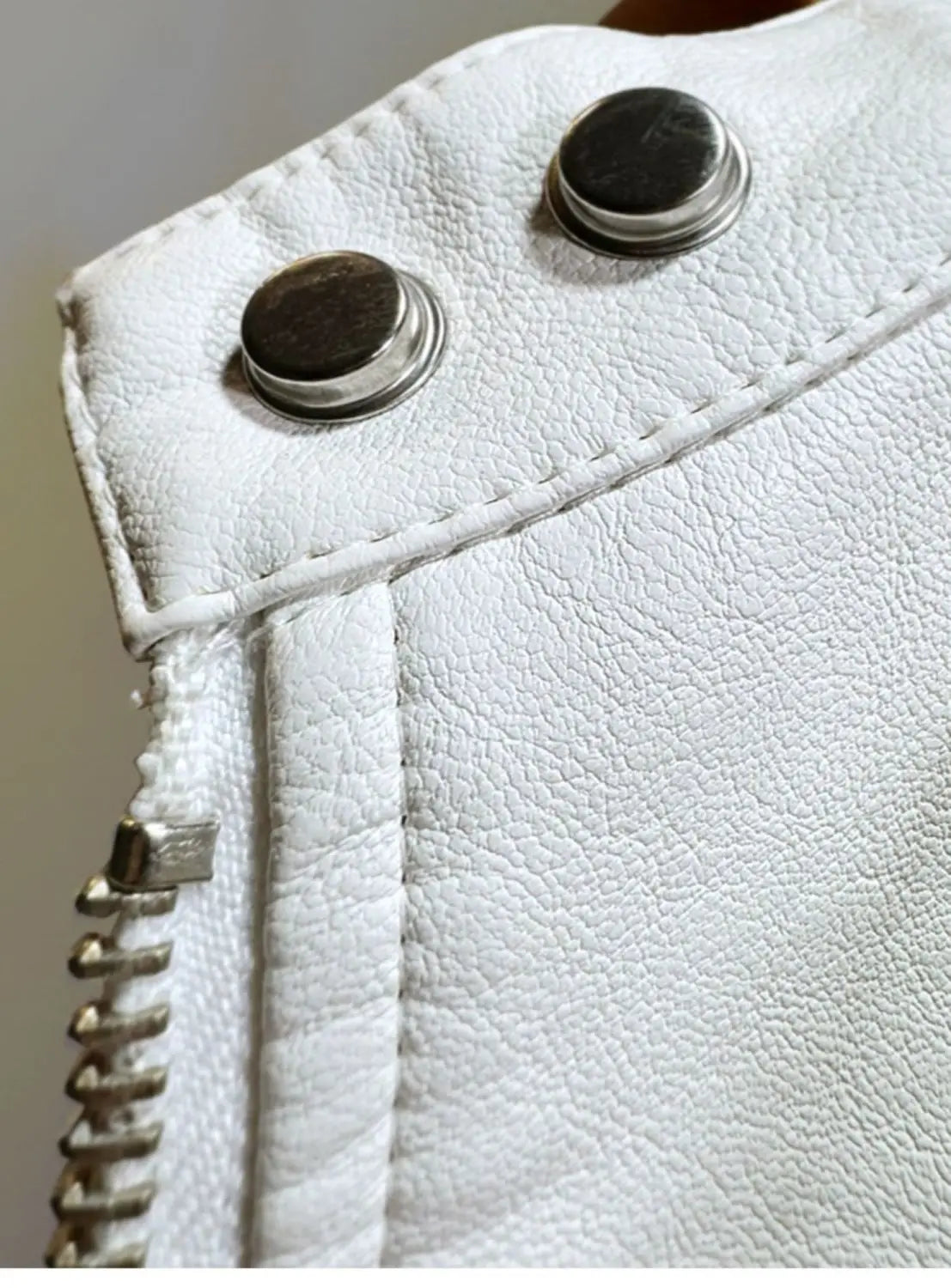 2025 Autunno nuova bella giacca da moto corta versatile giacca in pelle PU a vita alta per donna cappotto in pelliccia sintetica
